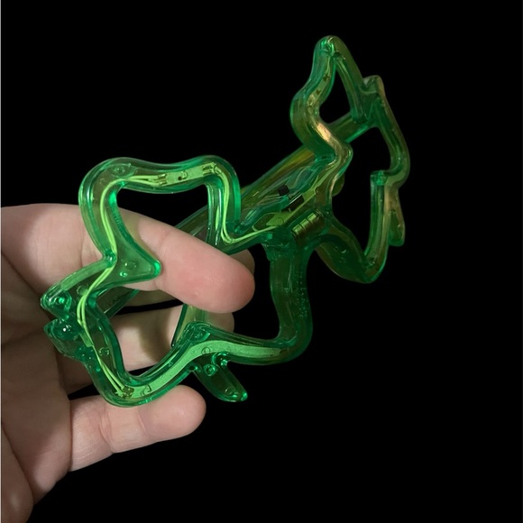 ‼️READ‼️ 

Green Shamrock Novelty Light-Up Glasses - Picture 6 of 7